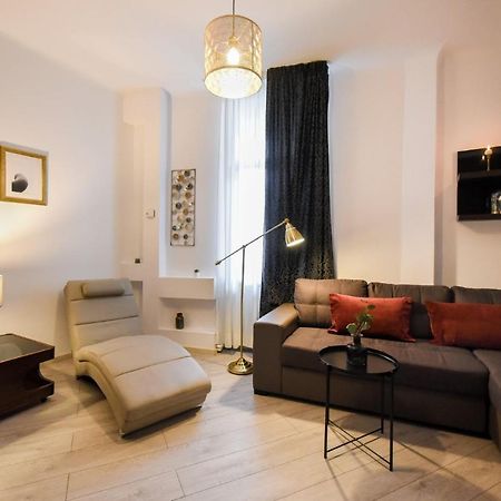 Discover Comfort: Charming & Spacious Apartment In The Old Town Bükreş Dış mekan fotoğraf