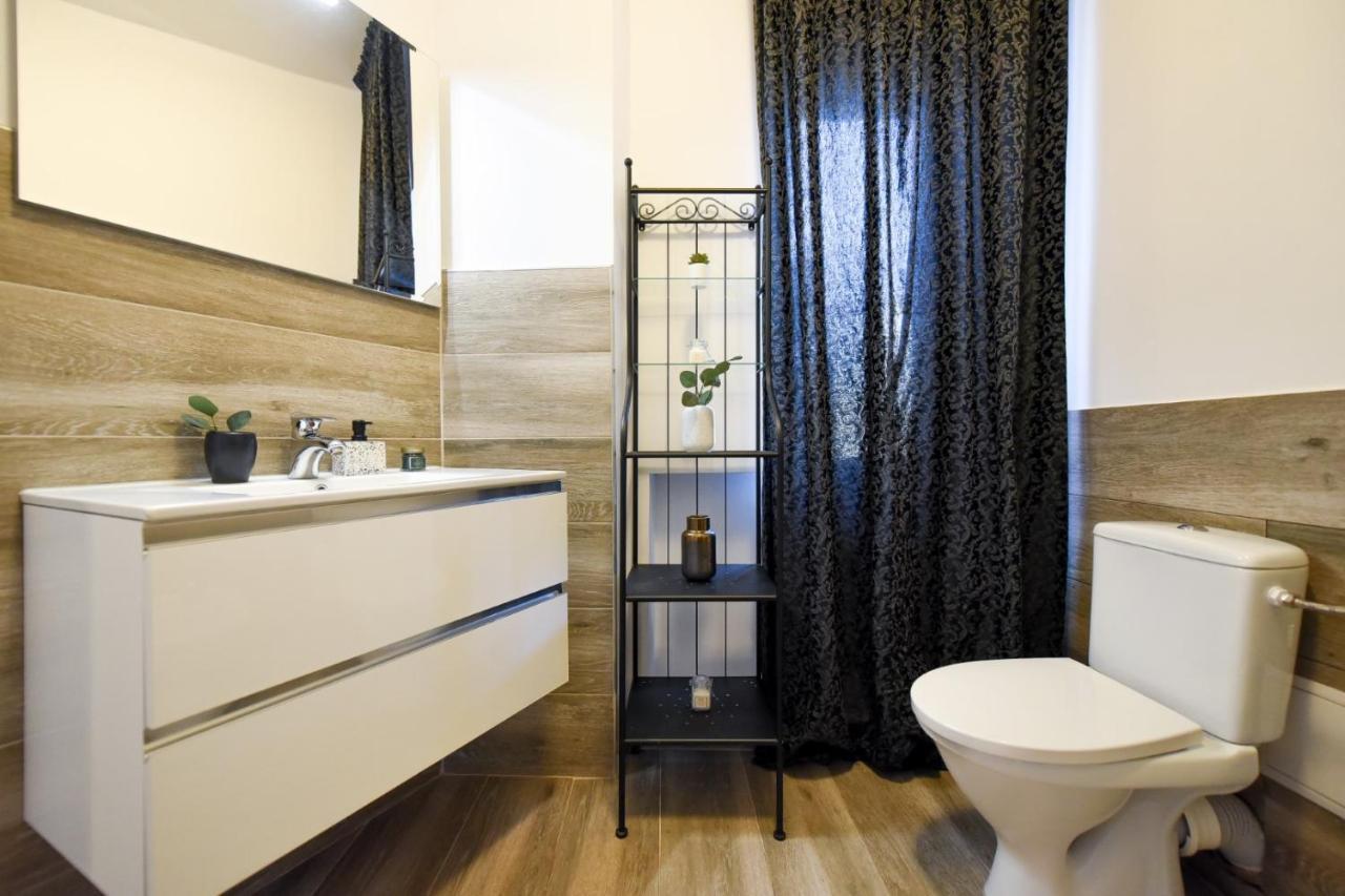 Discover Comfort: Charming & Spacious Apartment In The Old Town Bükreş Dış mekan fotoğraf