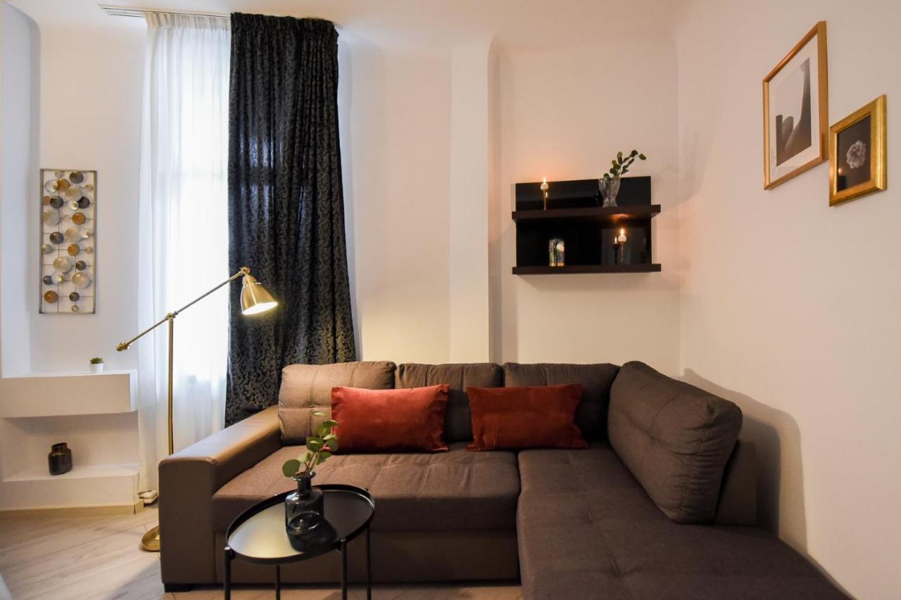 Discover Comfort: Charming & Spacious Apartment In The Old Town Bükreş Dış mekan fotoğraf