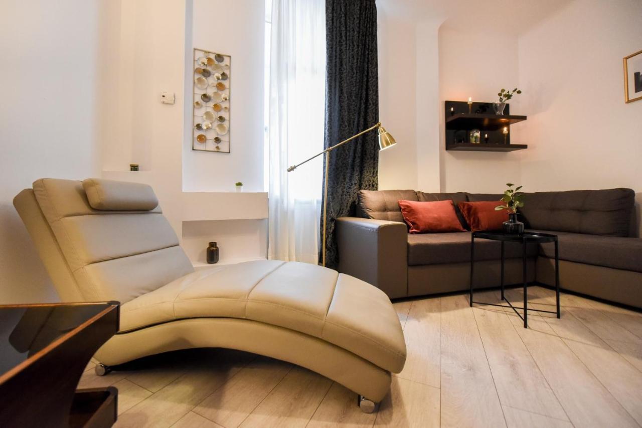 Discover Comfort: Charming & Spacious Apartment In The Old Town Bükreş Dış mekan fotoğraf