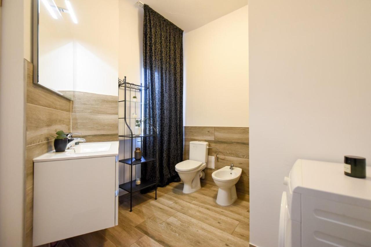 Discover Comfort: Charming & Spacious Apartment In The Old Town Bükreş Dış mekan fotoğraf