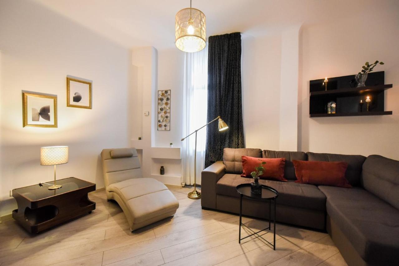 Discover Comfort: Charming & Spacious Apartment In The Old Town Bükreş Dış mekan fotoğraf