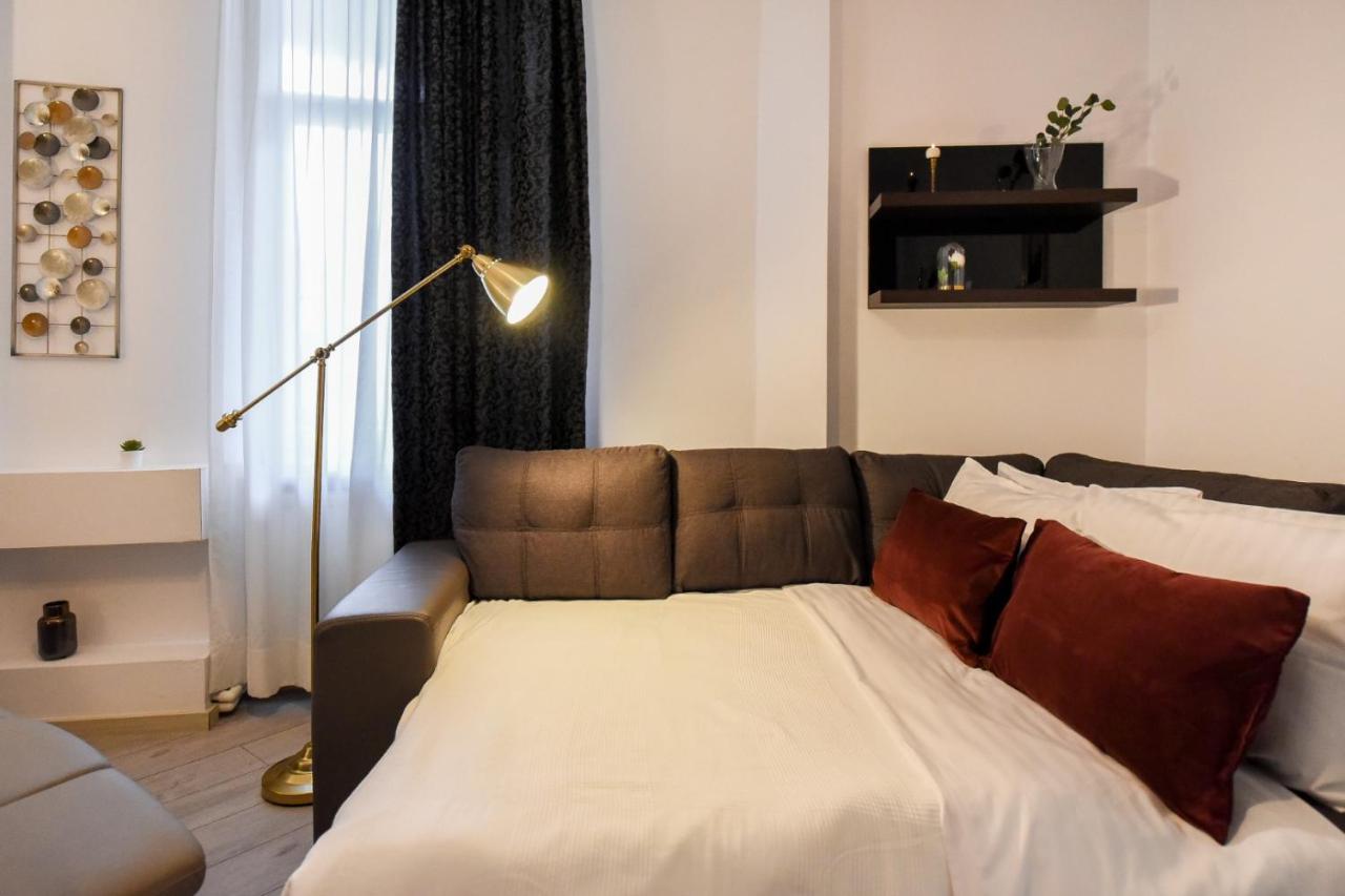 Discover Comfort: Charming & Spacious Apartment In The Old Town Bükreş Dış mekan fotoğraf