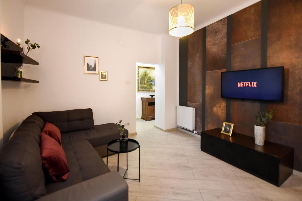 Discover Comfort: Charming & Spacious Apartment In The Old Town Bükreş Dış mekan fotoğraf