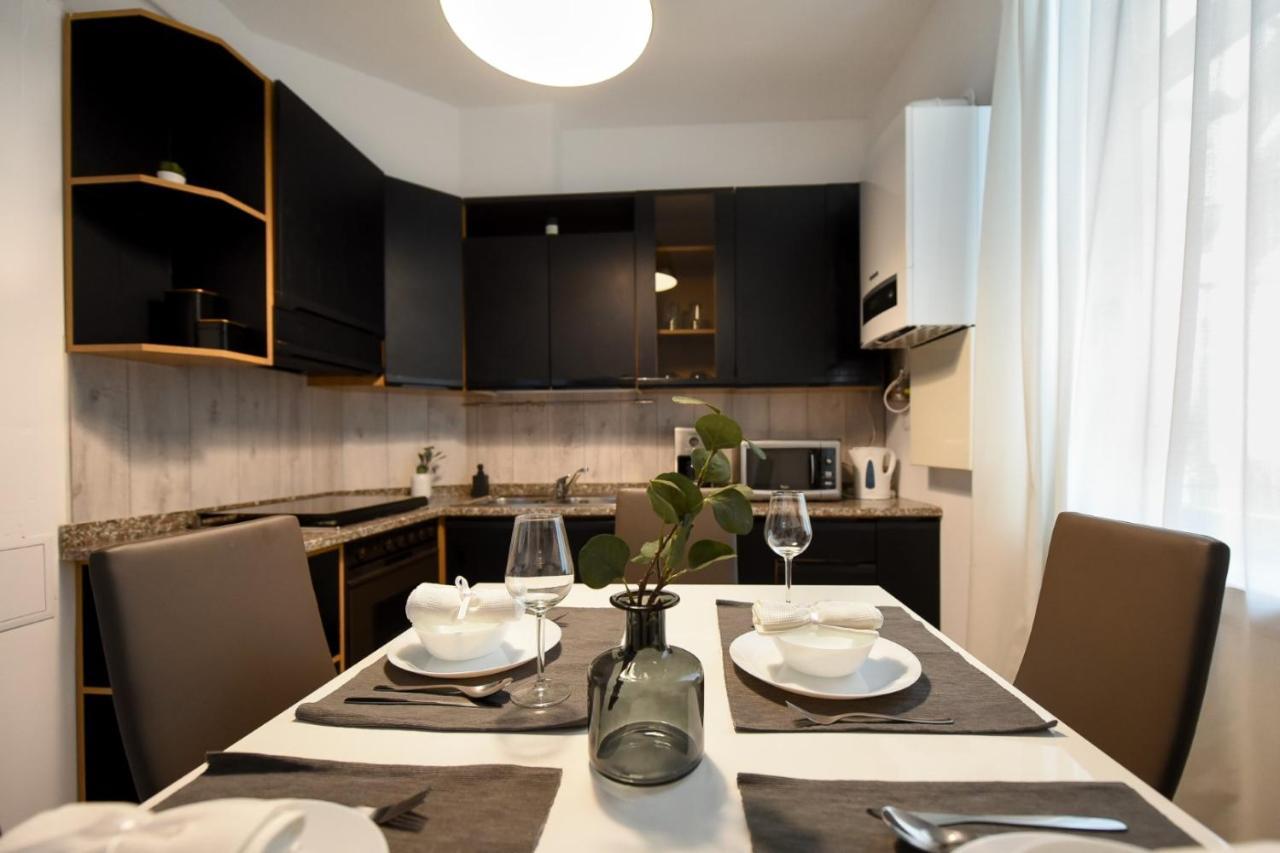 Discover Comfort: Charming & Spacious Apartment In The Old Town Bükreş Dış mekan fotoğraf