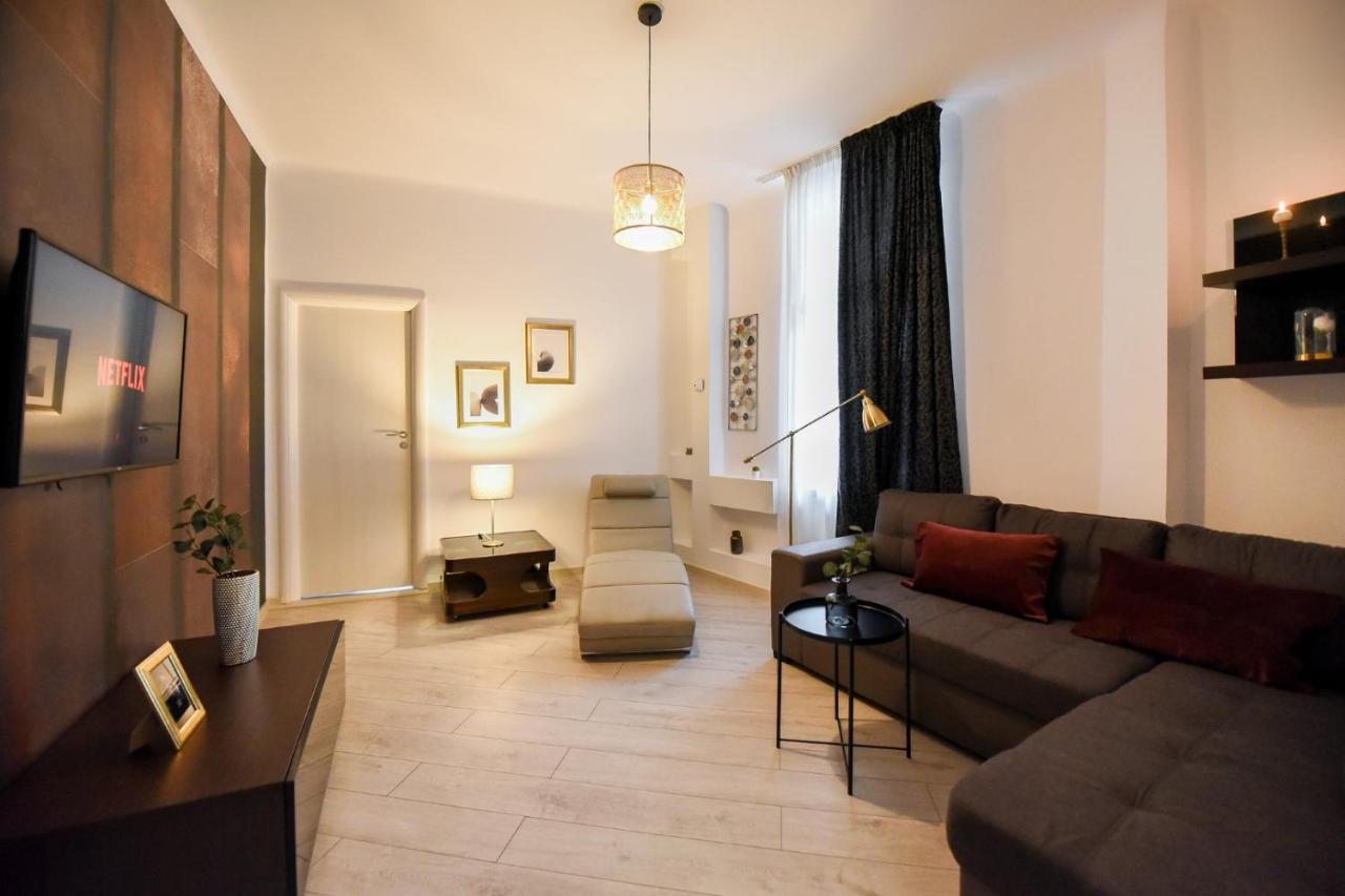 Discover Comfort: Charming & Spacious Apartment In The Old Town Bükreş Dış mekan fotoğraf
