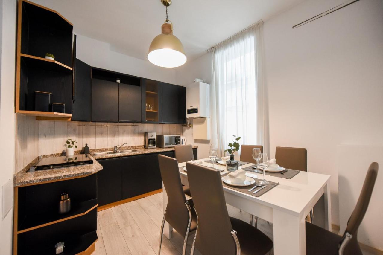 Discover Comfort: Charming & Spacious Apartment In The Old Town Bükreş Dış mekan fotoğraf
