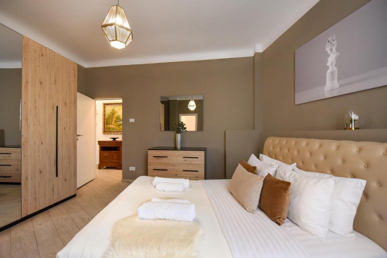 Discover Comfort: Charming & Spacious Apartment In The Old Town Bükreş Dış mekan fotoğraf